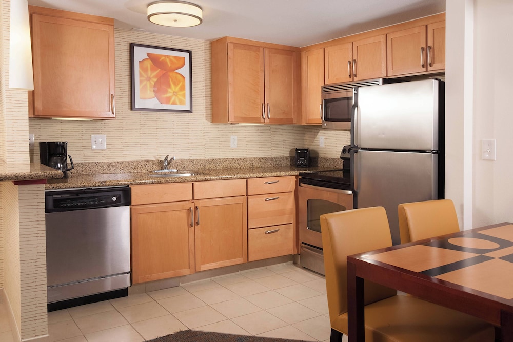 1 Bedroom Suite, 2 Queen, Sofa bed, Balcony - Photo 6