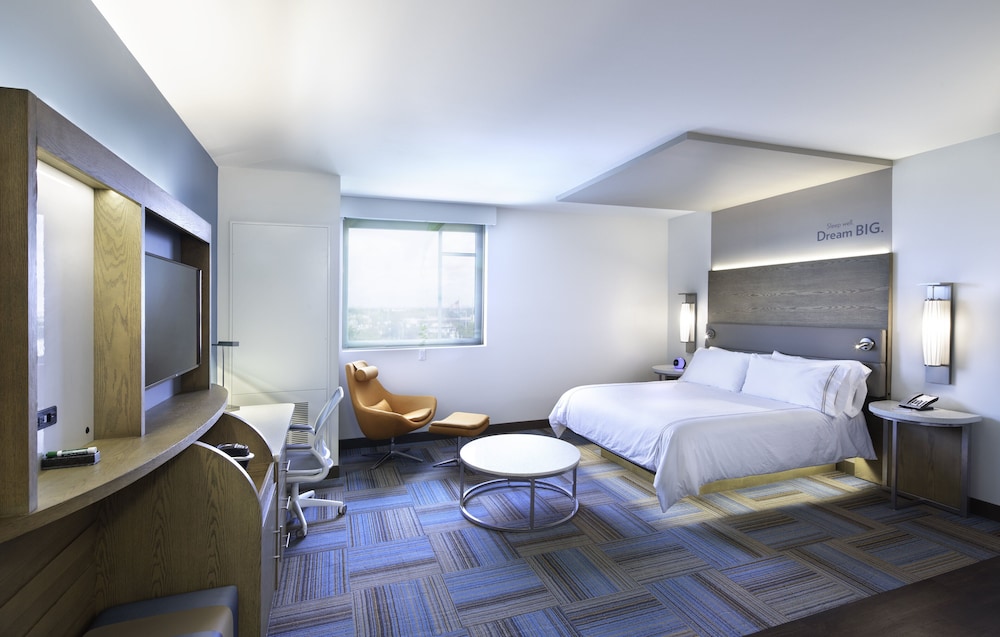 Standard Room, 1 King Bed, Accessible (Mobility Accessible) photo 2