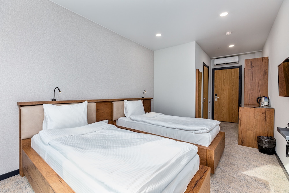 Standard Twin Room - Photo 3