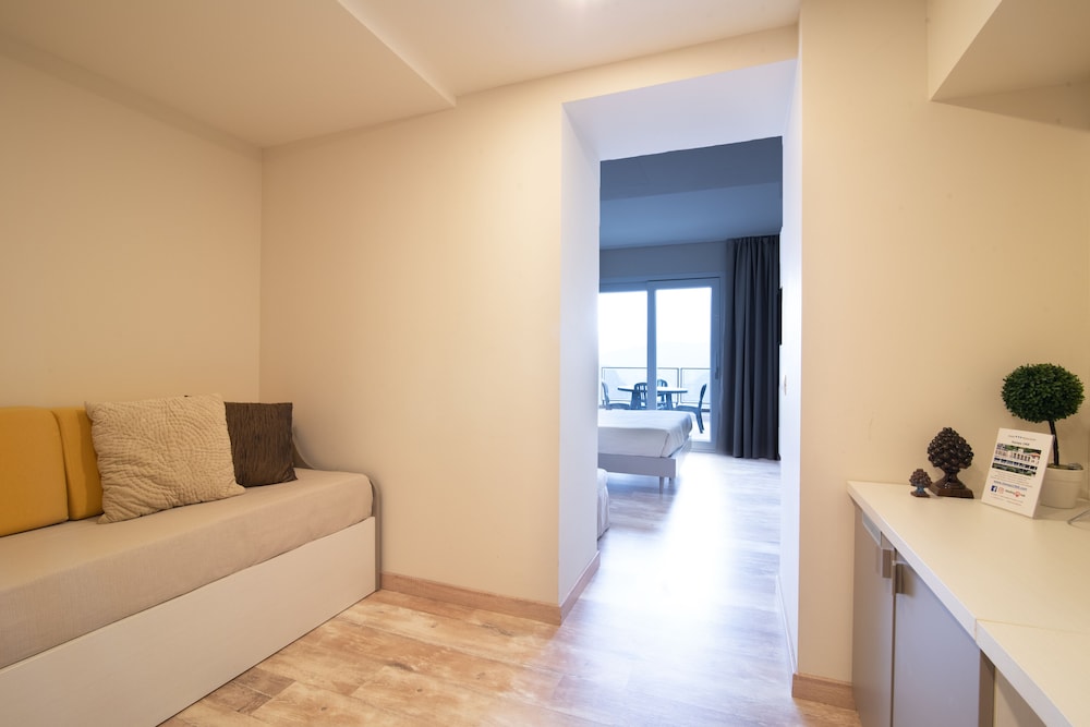 Superior Triple Room, Lake View