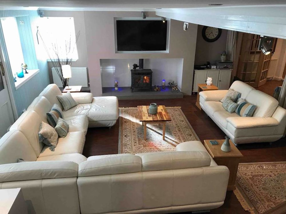 7 Bedroom House photo 2
