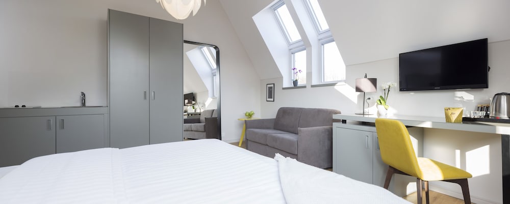 Junior Studio Suite, City View