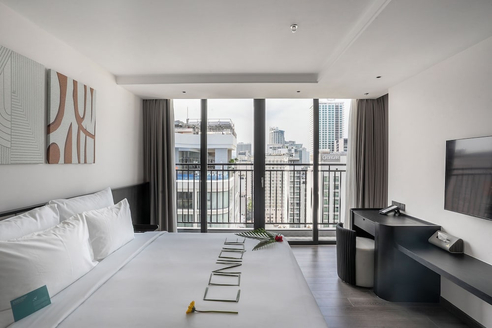 Senior Double Room, Balcony, City View