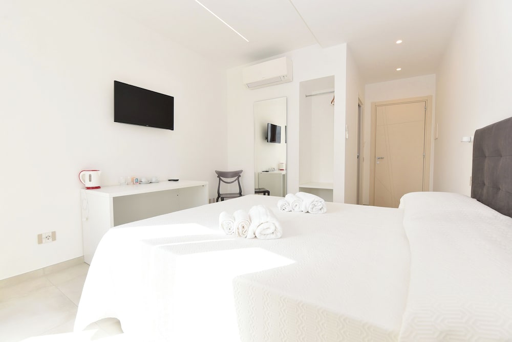 Superior Double Room, 1 Bedroom, Balcony, Hill View photo 3