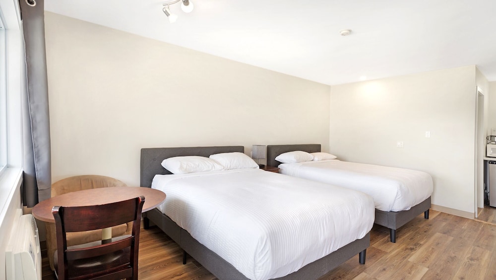 Deluxe Room, 2 Queen Beds, Mobility Accessible photo 1