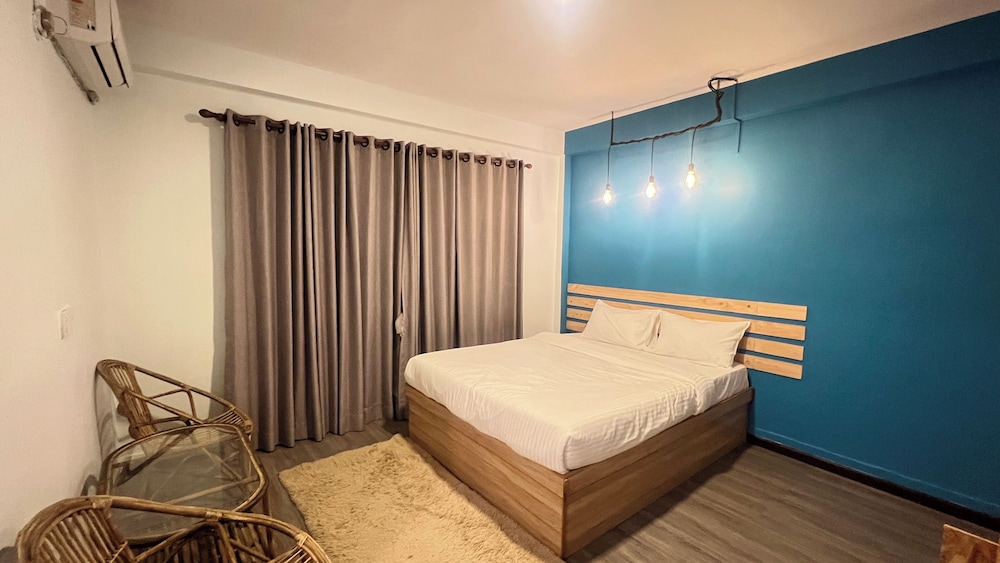 Deluxe Room, 1 Queen Bed - Photo 8