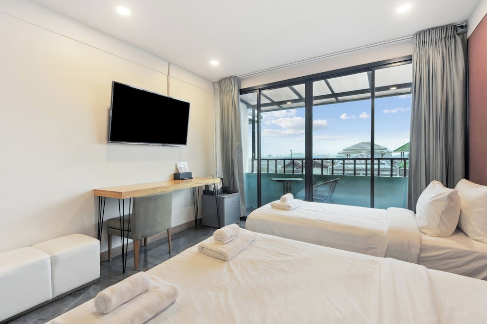 Deluxe Triple Room, Terrace photo 2