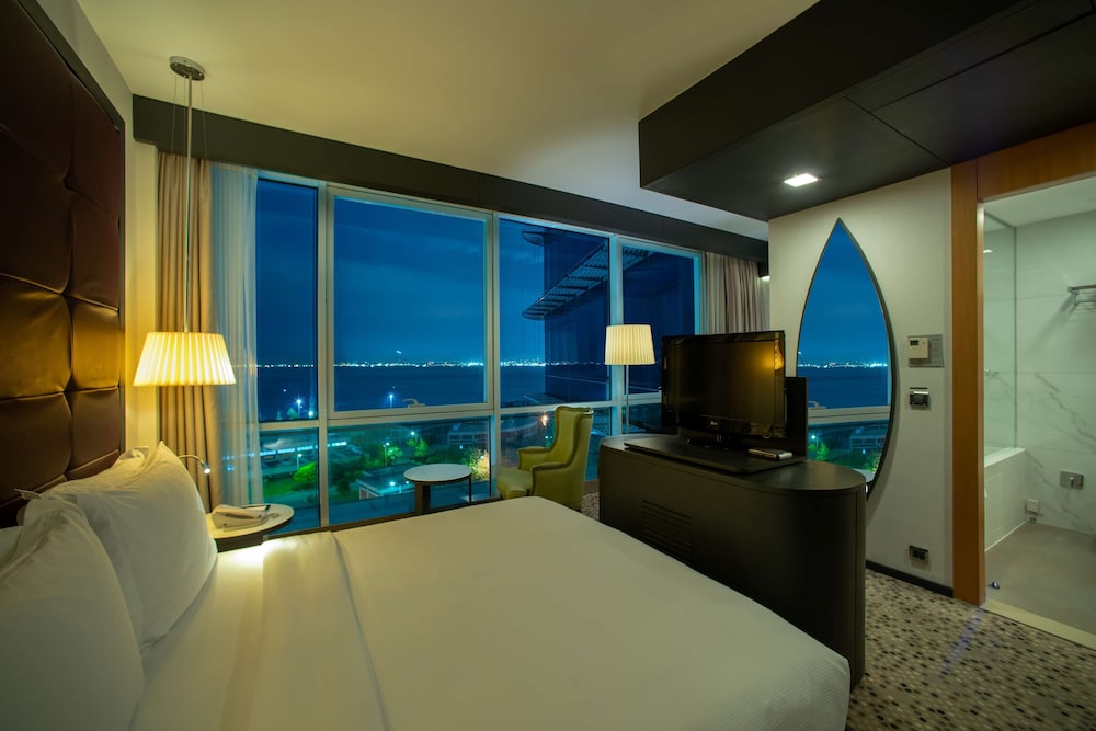 Deluxe Room, 1 King Bed, Sea View