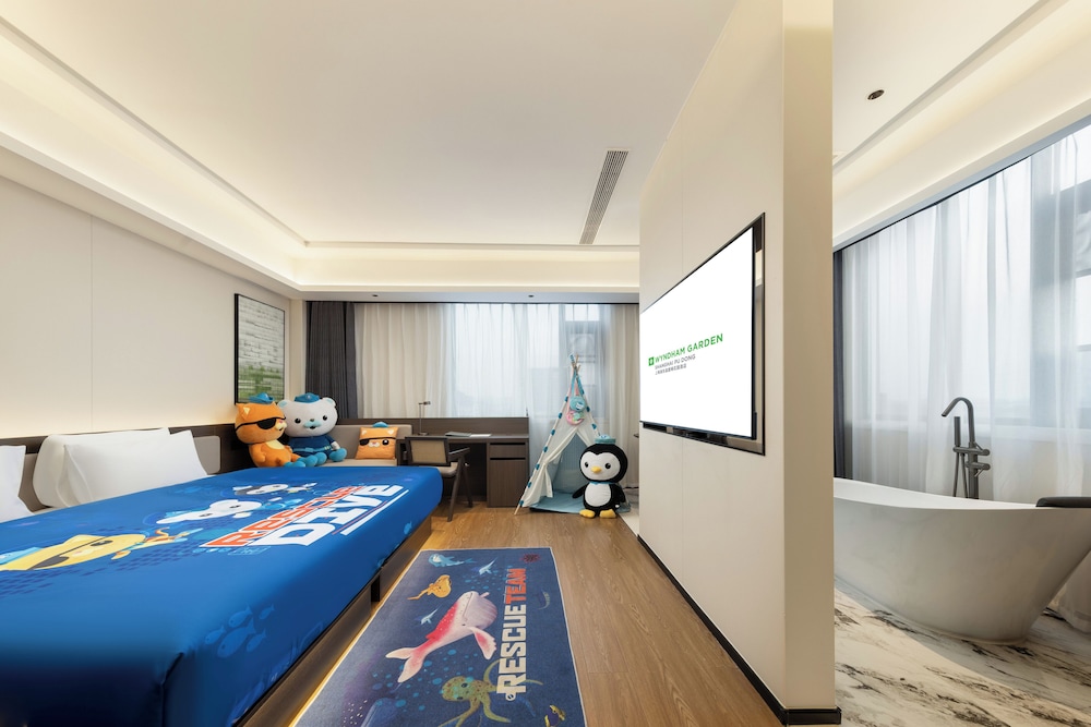 Family Room, Multiple Beds (Octonauts Themed)
