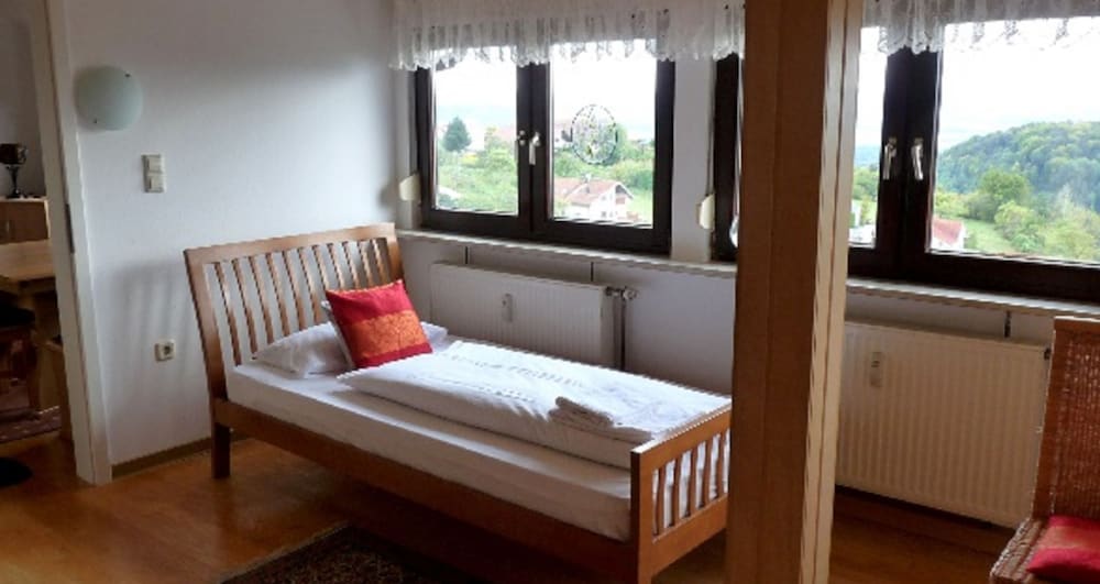 Basic Apartment, 2 Bedrooms, Kitchen, Mountainside photo 1
