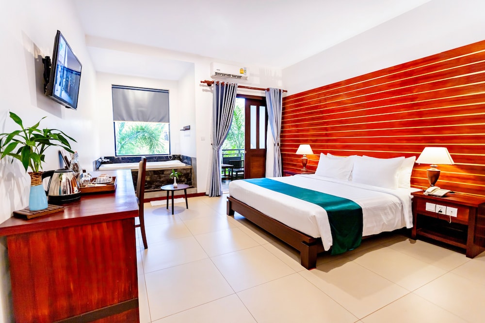 Deluxe Double Room, Pool View photo 1