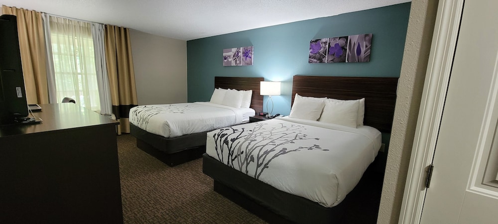 Standard Room, 2 Queen Beds, Non Smoking - Photo 5