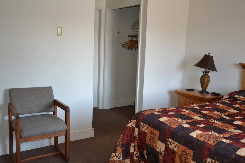 Deluxe Room, 1 King Bed photo 1
