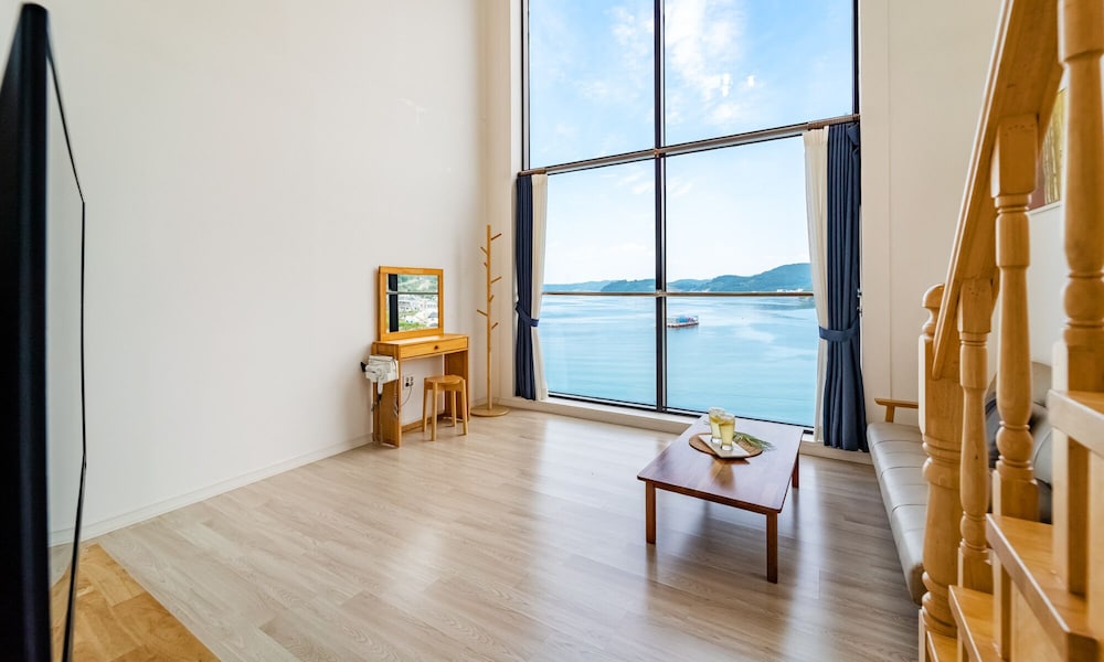 #301 (Ocean Duplex One Bed) photo 2