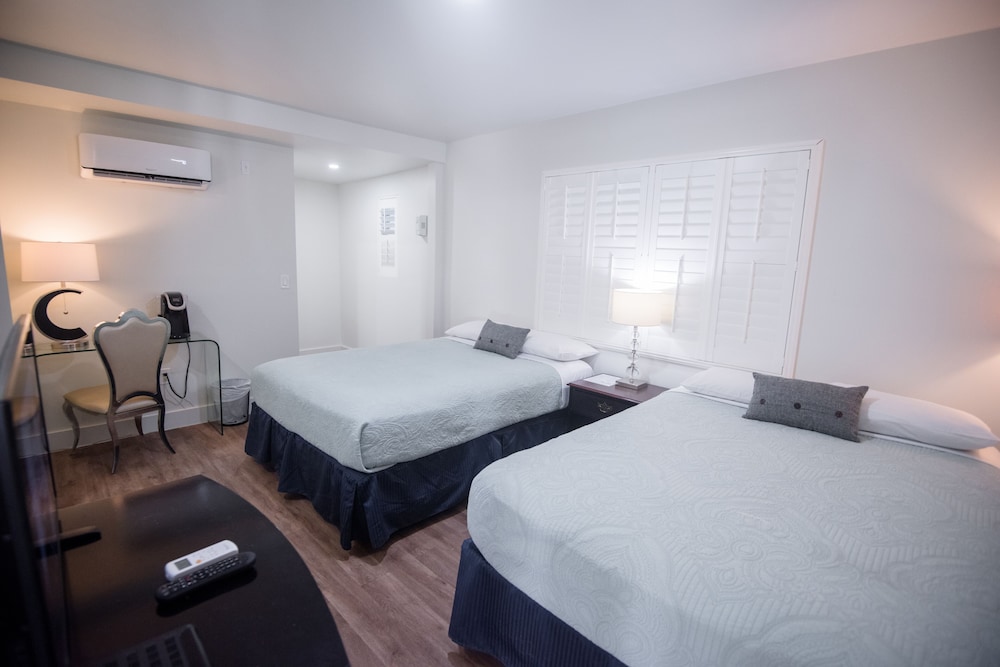 Deluxe Room, 2 Queen Beds photo 3