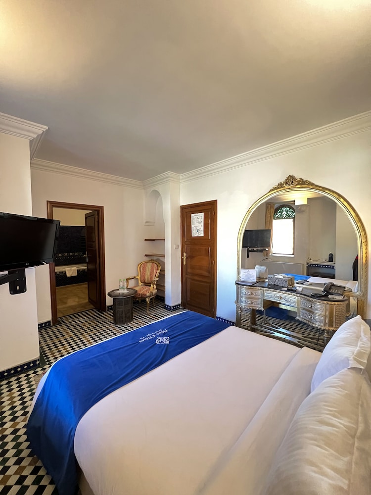 Standard Double Room, Ensuite, City View (Orientale 1)