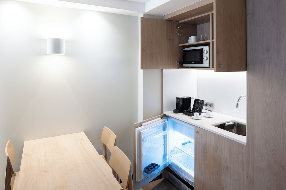 Suite - Photo 9