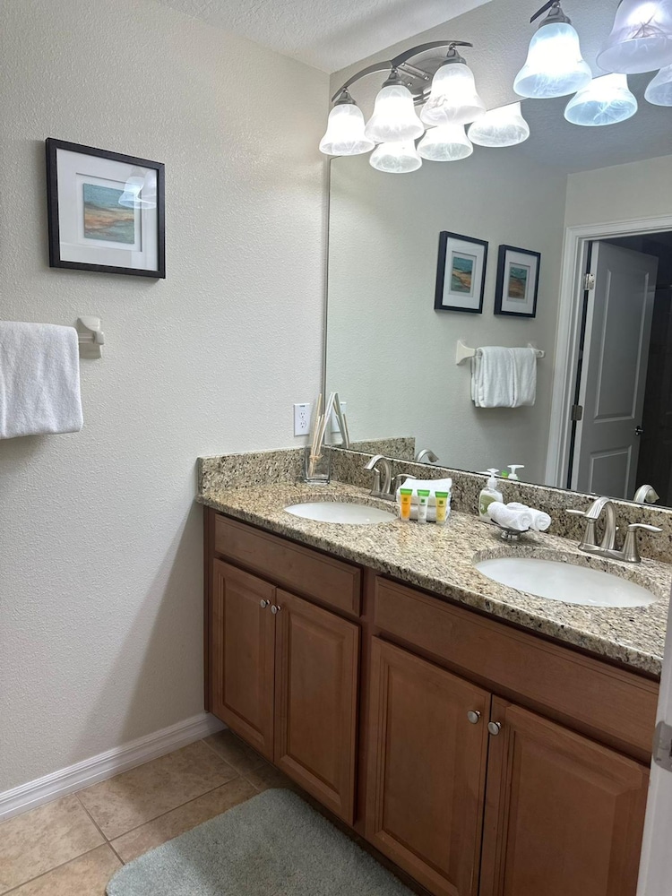 Spacious 4BR Home With Private Pool Near Disney, Billede 39