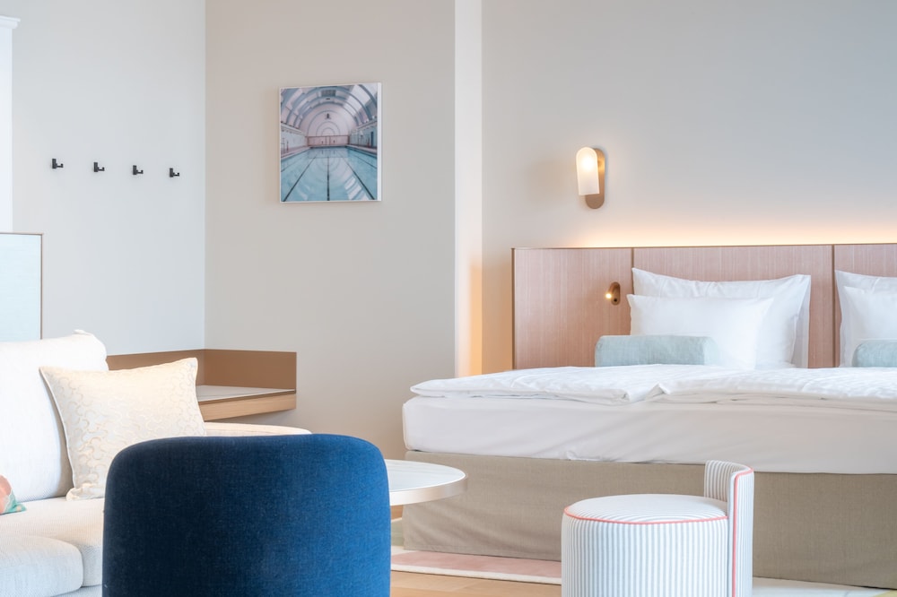 Deluxe Junior Suite Lakeside photo 2