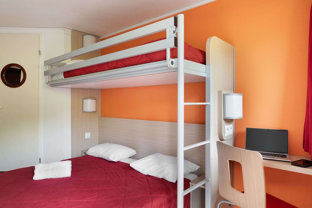 Standard Room, Multiple Beds (1 Double and 1 Single bed) photo 2
