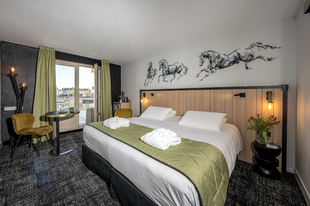 Privilege, Room, 1 Double Bed, River View photo 3