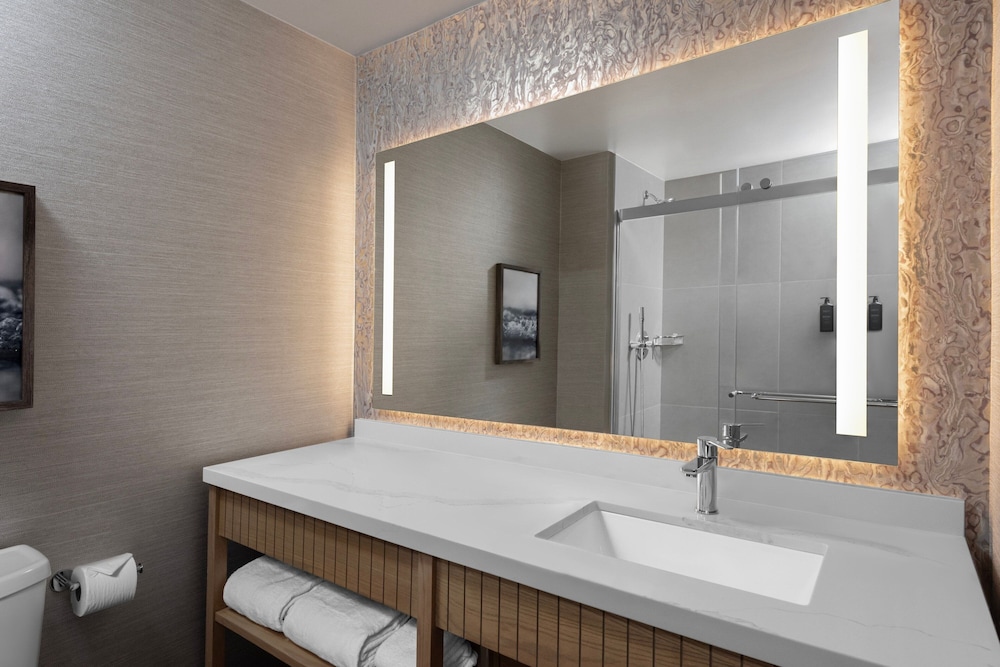 Premium Room, 2 Queen Beds, (Marina Tower Newly Renovated) - Photo 7