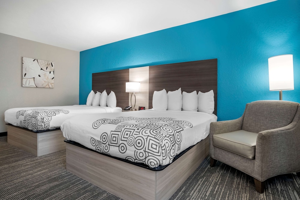 Standard Room, 2 Queen Beds, Non Smoking, Refrigerator & Microwave (Shower Only)