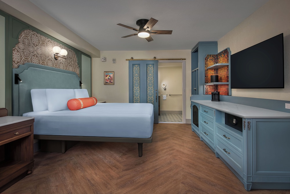 King Bed. Wheelchair accessible with tub and option for hearing accessibility.  1 king bed. photo 1