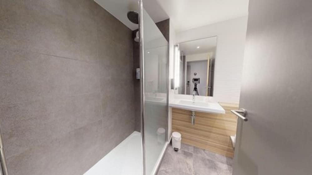 Standard Room, 2 Twin Beds - Photo 8