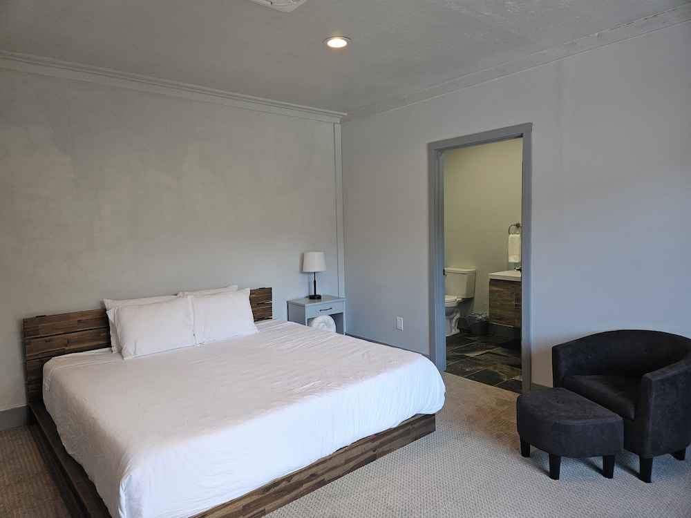 Room - Photo 1