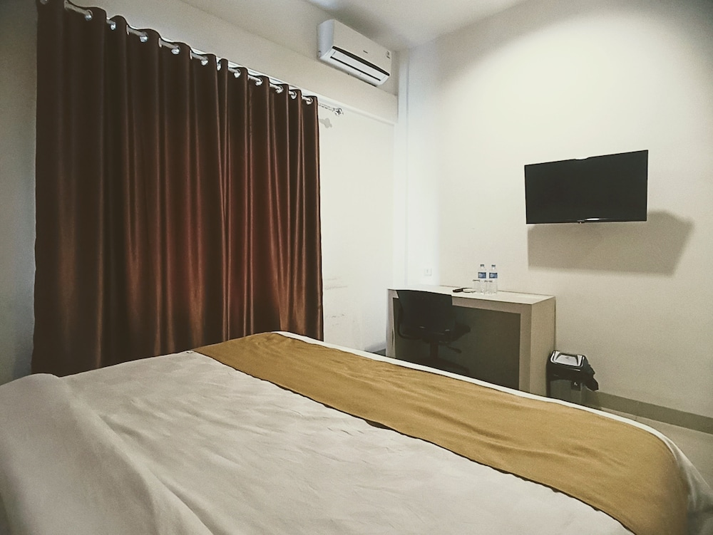 Deluxe Double or Twin Room - Photo 12