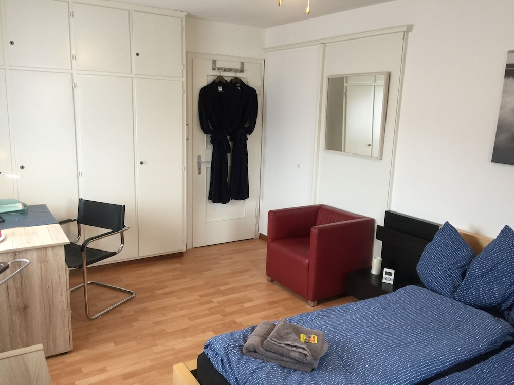 Classic Double Room, 1 Double Bed, Shared Bathroom, Courtyard Area photo 3