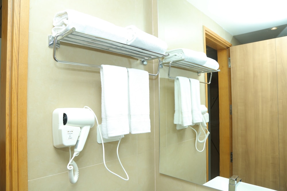 Deluxe Room, 2 Twin Beds - Photo 9