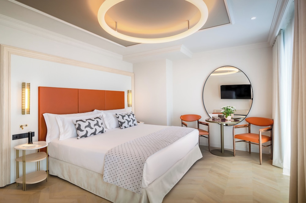 Deluxe Room - Photo 6