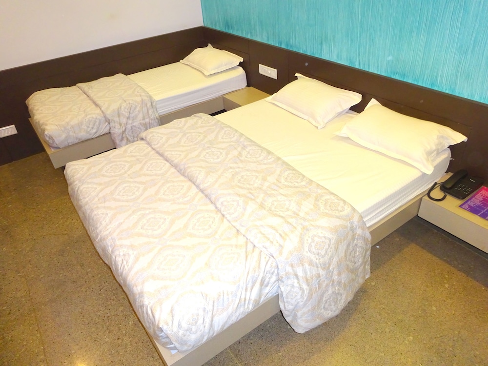 Deluxe Triple Room photo 3