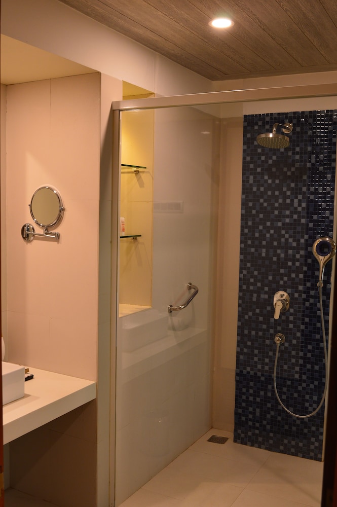 Suite, 1 Queen Bed (Garden Bungalow)