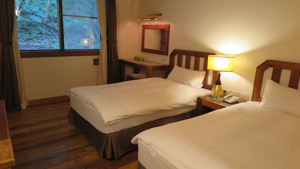 Twin Room, 1 Double or 2 Twin Beds photo 2