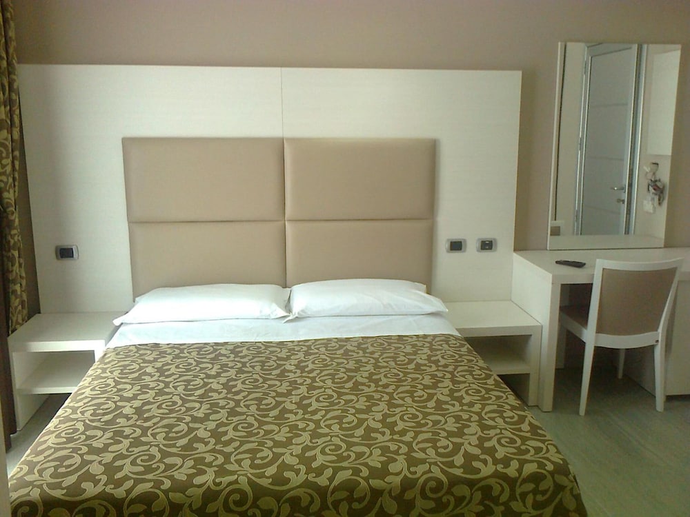 Double Room, Partial Sea View
