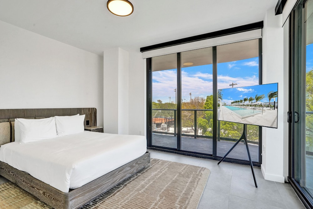Elite 1 Bedroom Suite with Balcony
