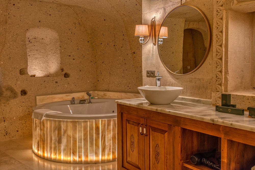 Muhteshem Imperial Pool Suite - Photo 14
