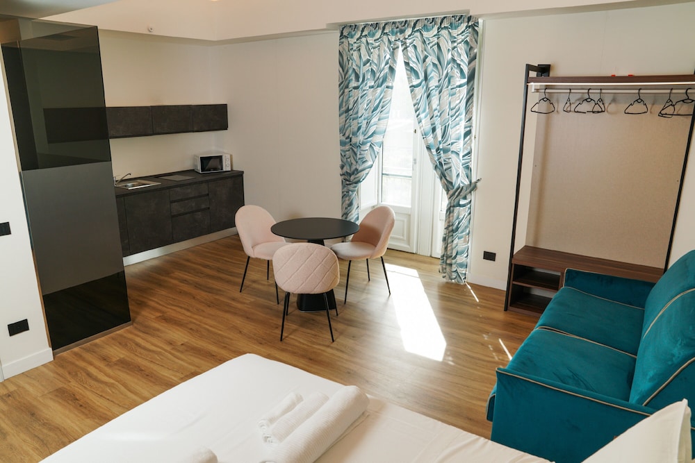 Deluxe Quadruple Room - Photo 3
