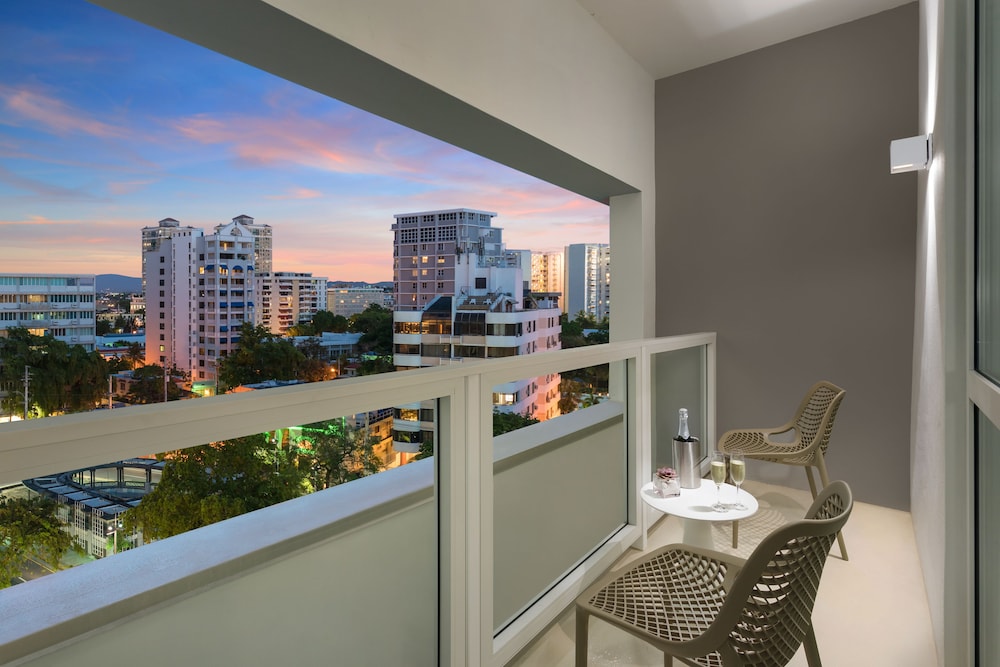 Suite, 1 Bedroom, Balcony - Photo 8