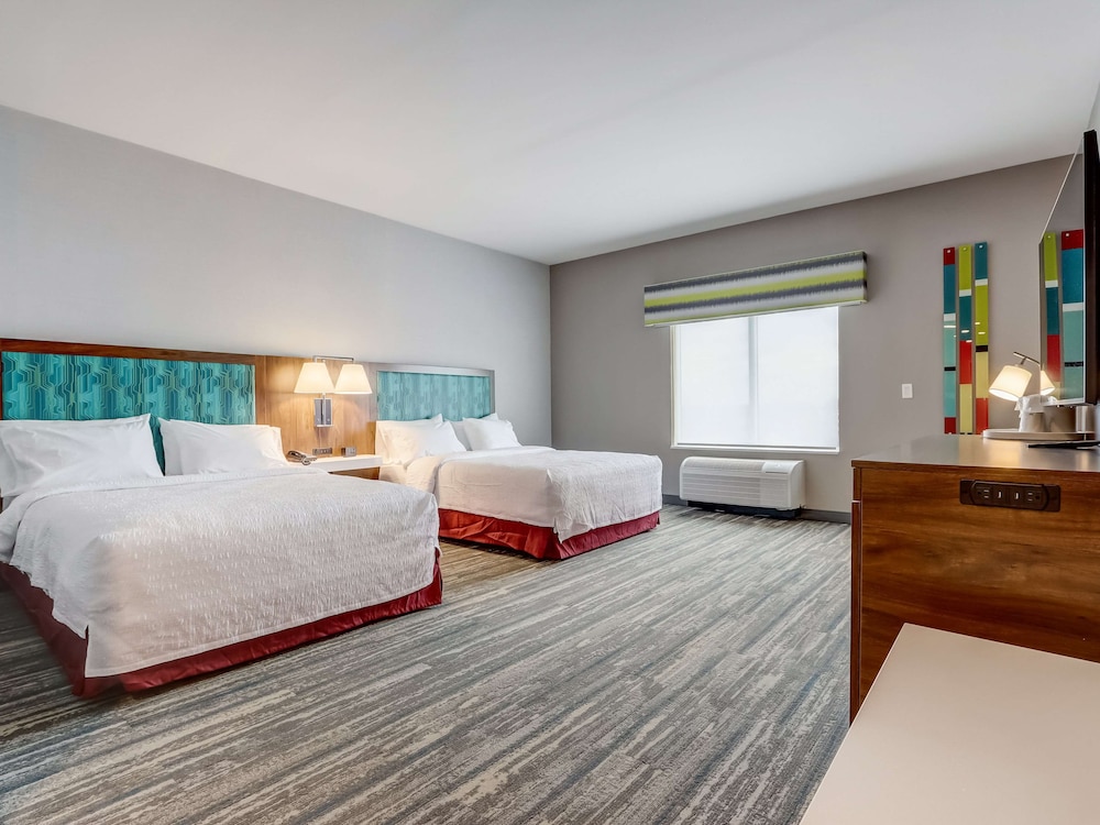 Room, 2 Queen Beds, Accessible, Bathtub (Hearing) - Photo 12