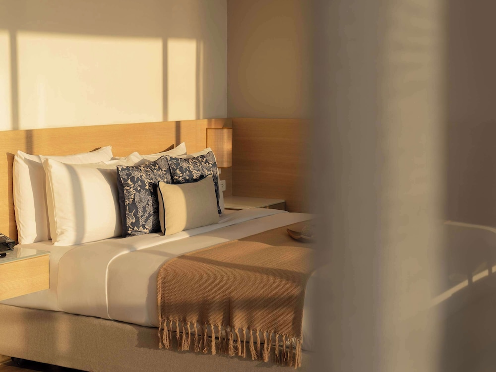Junior Suite, 1 King Bed, Balcony - Photo 4
