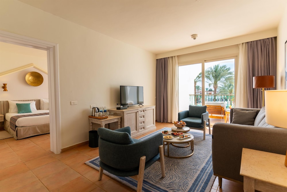 Superior Triple Pool View Room