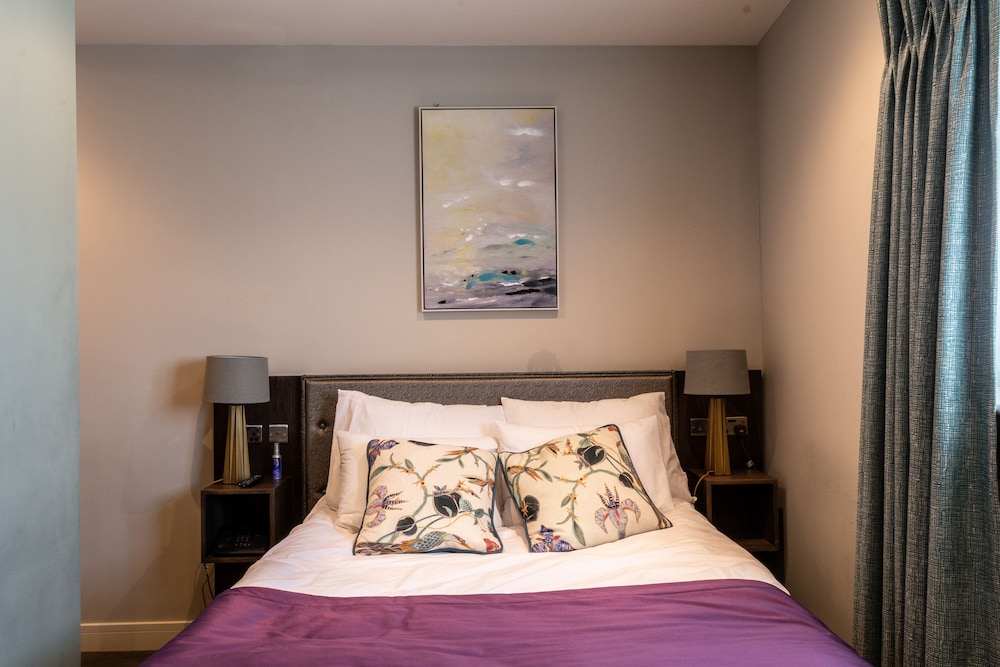Standard Room, 1 King Bed photo 2
