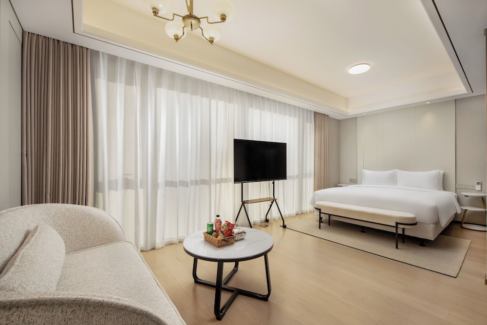 Basic Studio, 1 Queen Bed, Kitchenette, City View