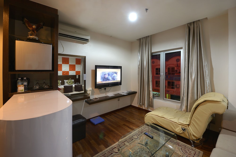 Junior Suite, 1 King Bed photo 3