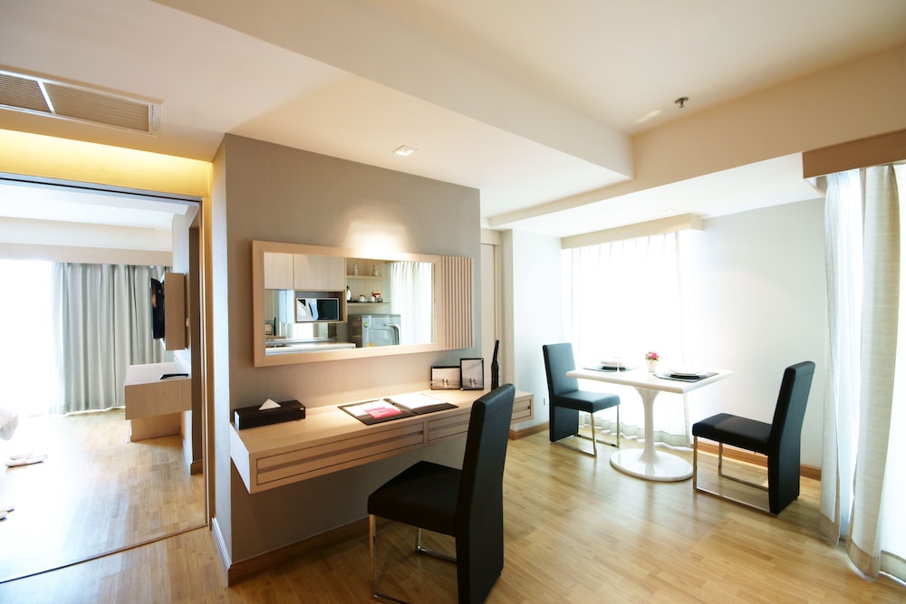 Executive Suite, 1 Double Bed, City View photo 3