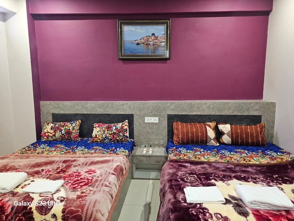 Deluxe Quadruple Room, City View